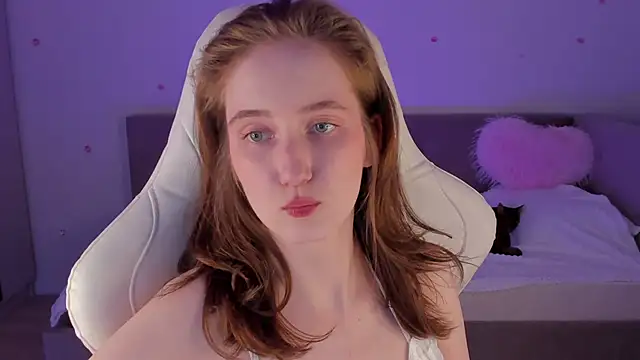 Snapshot of CrystalSoul_ chatting on 10.28.25 CrystalSoul online show from 10.28.25