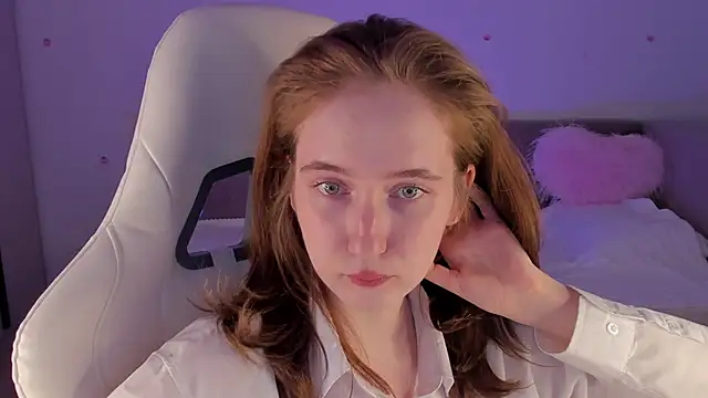 Snapshot of CrystalSoul_ chatting on 10.30.25 CrystalSoul online show from 10.30.25