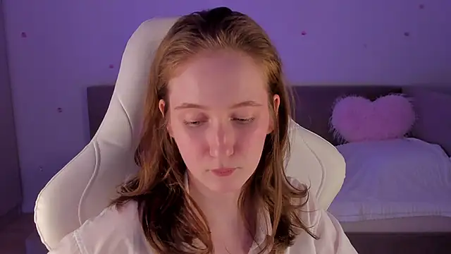 Snapshot of CrystalSoul_ chatting on 11.04.25 CrystalSoul online show from 11.04.25