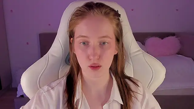 Snapshot of CrystalSoul_ chatting on 11.10.25 CrystalSoul online show from 11.10.25