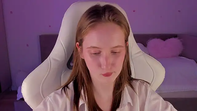 Snapshot of CrystalSoul_ chatting on 11.12.25 CrystalSoul online show from 11.12.25