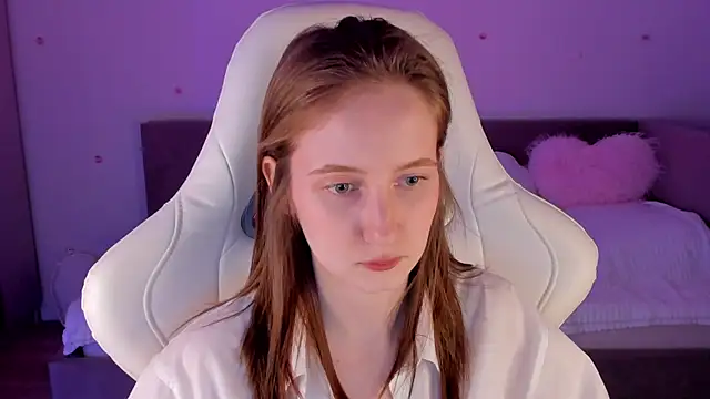 Snapshot of CrystalSoul_ chatting on 11.15.25 CrystalSoul online show from 11.15.25