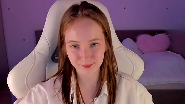 Snapshot of CrystalSoul_ chatting on 11.16.25 CrystalSoul online show from 11.16.25