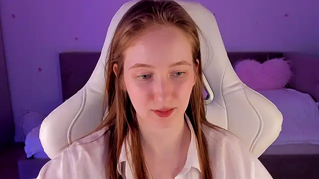 Snapshot of CrystalSoul_ chatting on 11.17.25 CrystalSoul online show from 11.17.25