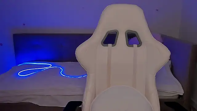 Snapshot of CrystalSoul_ chatting on 11.29.25 CrystalSoul online show from 11.29.25