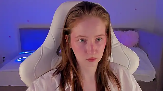 Snapshot of CrystalSoul_ chatting on 11.30.25 CrystalSoul online show from 11.30.25