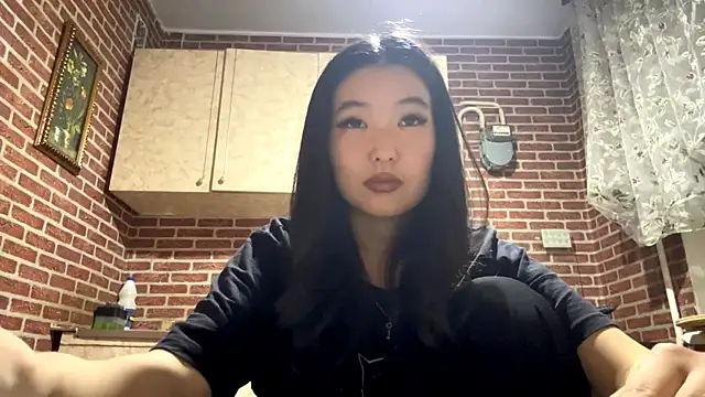 EmmaLeexth online show from 11.10.25