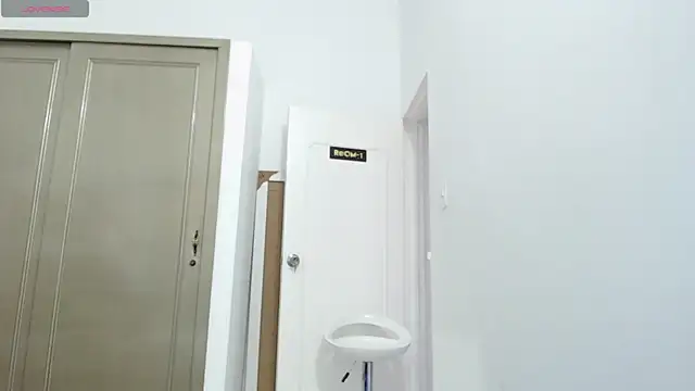 Snapshot of IslaRose7 chatting on 10.07.25 IslaRose7 online show from 10.07.25