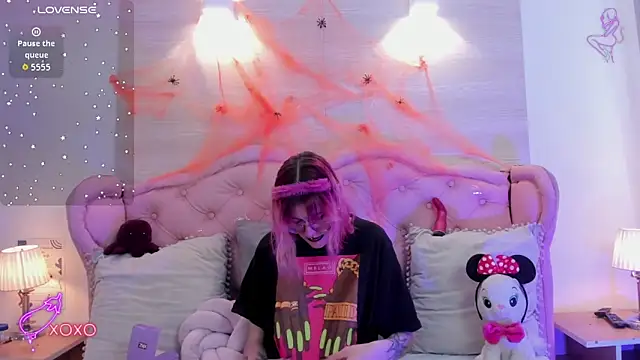 Rossiie Hunt  online show from 10.24.25