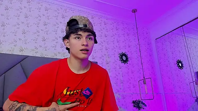 meganandtylerr19 online show from 12.03.25