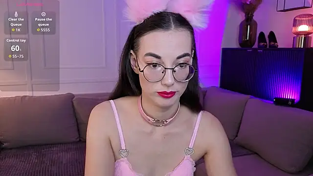 Snapshot of EmmaJakson chatting on 09.22.25 EmmaJakson online show from 09.22.25