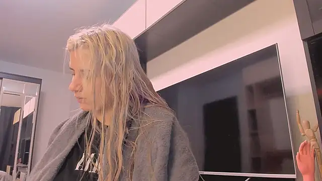 Snapshot of BarbaraSiren chatting on 10.29.25 BarbaraSiren online show from 10.29.25