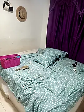 Snapshot of Zimack124 chatting on 10.22.25 Zimack124 online show from 10.22.25