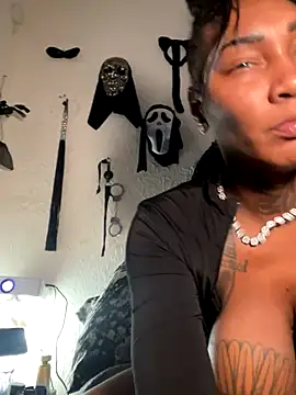 Snapshot of QUEENCALIMOD chatting on 12.14.25 QUEENCALIMOD online show from 12.14.25