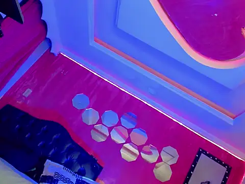 Snapshot of Julia_Bulette1 chatting on 09.28.25 Julia Bulette1 online show from 09.28.25