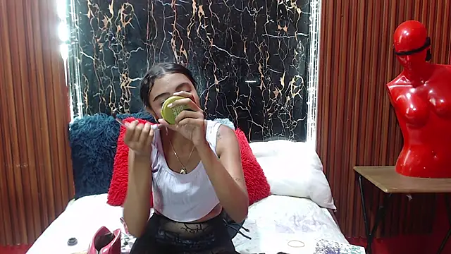 Snapshot of MadelinPaterson chatting on 10.07.25 MadelinPaterson online show from 10.07.25