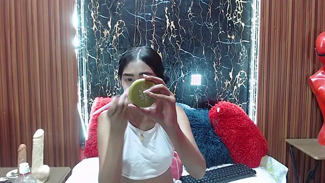 Snapshot of MadelinPaterson chatting on 10.08.25 MadelinPaterson online show from 10.08.25