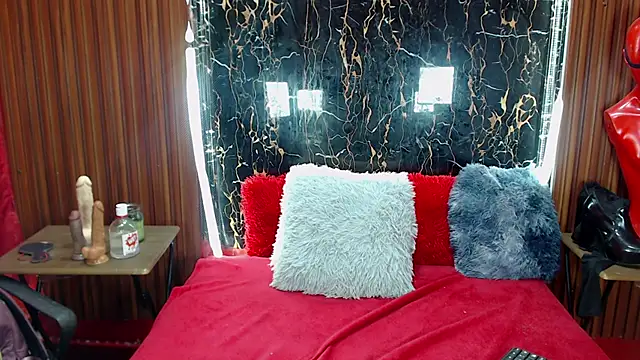 Snapshot of MadelinPaterson chatting on 10.26.25 MadelinPaterson online show from 10.26.25