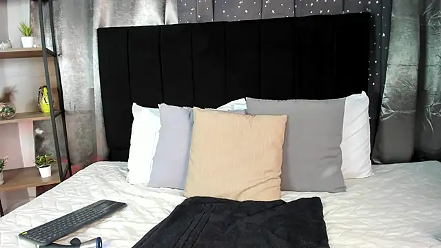 Lenapaul  online show from 11.14.25