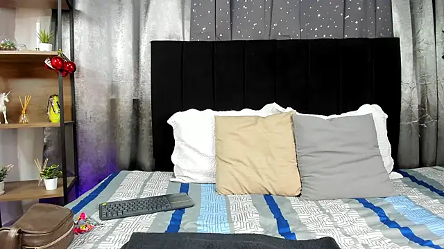 Lenapaul  online show from 12.14.25