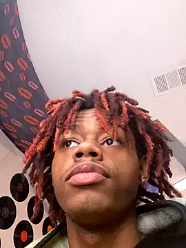 Snapshot of Zayinc chatting on 10.28.25 Zayinc online show from 10.28.25