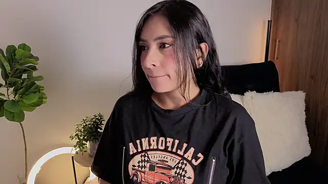 Snapshot of amyross_s1 chatting on 11.24.25 amyross s1 online show from 11.24.25