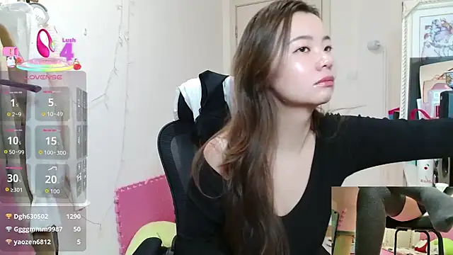 Snapshot of sallycui chatting on 11.04.25 sallycui online show from 11.04.25