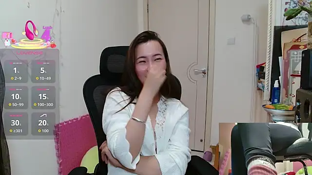 Snapshot of sallycui chatting on 11.06.25 sallycui online show from 11.06.25