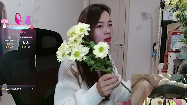 Snapshot of sallycui chatting on 11.26.25 sallycui online show from 11.26.25