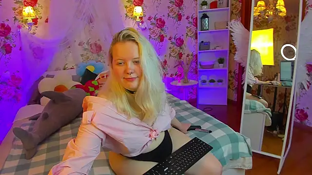 Snapshot of RoseThomas_ chatting on 11.07.25 RoseThomas online show from 11.07.25