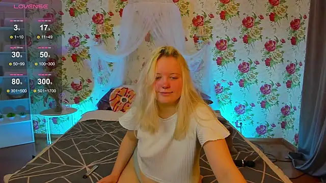 Snapshot of RoseThomas_ chatting on 11.16.25 RoseThomas online show from 11.16.25