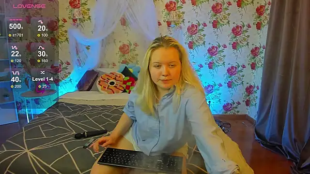 Snapshot of RoseThomas_ chatting on 11.20.25 RoseThomas online show from 11.20.25