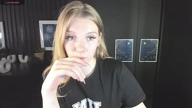 Layla Glam online show from 09.26.25