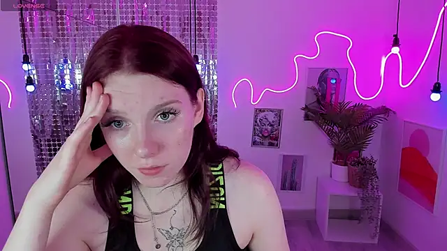 Layla Glam online show from 10.10.25