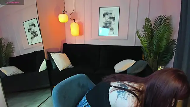 Layla Glam online show from 10.19.25