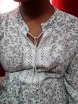 Snapshot of pari_rani7 chatting on 10.31.25 pari rani7 online show from 10.31.25