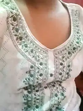 Snapshot of pari_rani7 chatting on 11.05.25 pari rani7 online show from 11.05.25