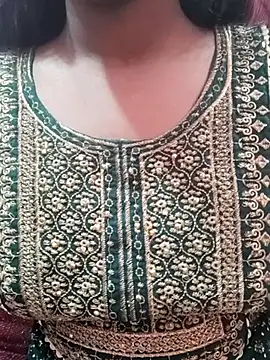 Snapshot of pari_rani7 chatting on 11.15.25 pari rani7 online show from 11.15.25