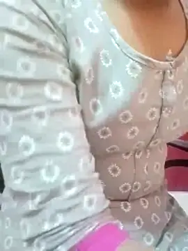 Snapshot of pari_rani7 chatting on 11.17.25 pari rani7 online show from 11.17.25