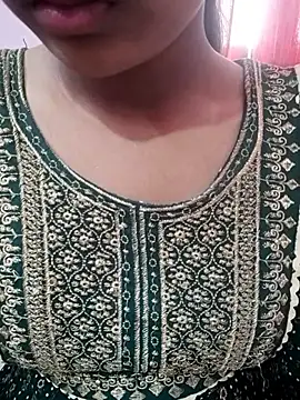 Snapshot of pari_rani7 chatting on 11.24.25 pari rani7 online show from 11.24.25