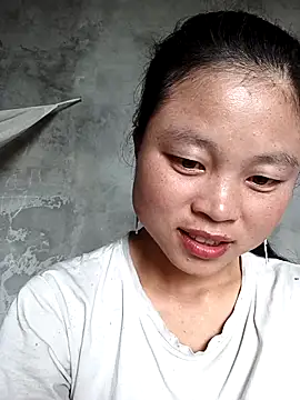 clara-cute online show from 10.04.25
