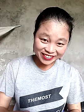 clara-cute online show from 10.12.25