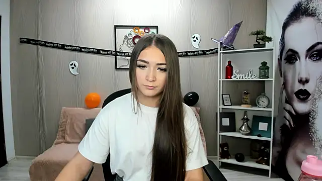 EllaClarke online show from 10.31.25