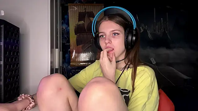 Elira Breeze online show from 11.09.25