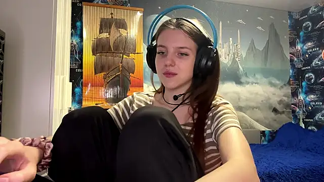 Elira Breeze online show from 12.05.25