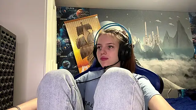 Elira Breeze online show from 01.09.26