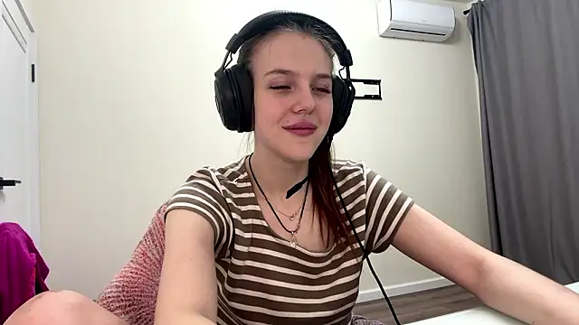 Elira Breeze online show from 01.16.26