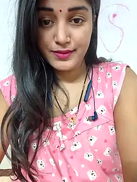 Snapshot of suzika_ chatting on 11.08.25 suzika online show from 11.08.25