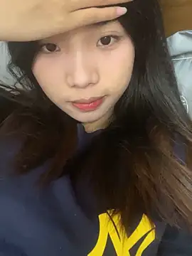 Snapshot of -Tania- chatting on 10.18.25 -Tania- online show from 10.18.25