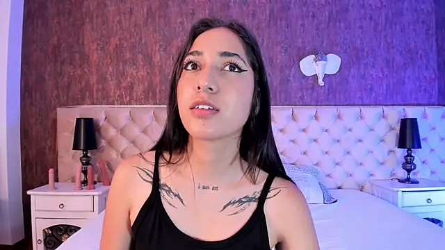 Snapshot of LiaaTurner chatting on 10.07.25 LiaaTurner online show from 10.07.25